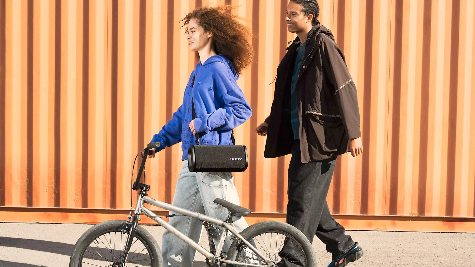 Μια δυνατή μουσική εμπειρία ενισχυμένη με βαθύ μπάσο όπου κι αν είσαι